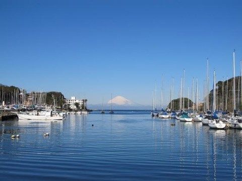 「ベストライフ油壺」の周辺環境。諸磯湾のからの眺められる富士山は、心をリフレッシュできる。