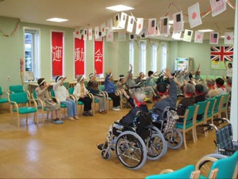 「ベストライフ千葉みなと」の運動会。入居者様のやる気と元気の様子が窺える。