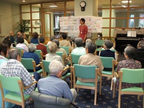 「ベストライフ千葉みなと」の音楽治療。心身共にリフレッシュする効果があり、気持ちを晴れやかにする。