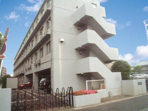 ベストライフ船橋西の外観。毎日熟練のスタッフが24時間寄り添っての毎日なので快適にお過ごしいただけます。
