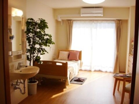 ベストライフ与野の居室。毎日を自分らしく過ごして頂けるよう、居室を完全個室制としています。