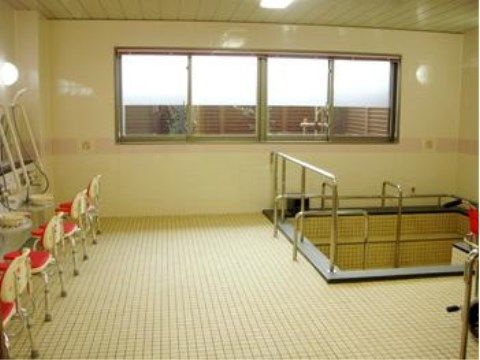 ベストライフ東大宮の一般浴室。毎日多くの入居者様で賑やかな、楽しいご入浴となっております。