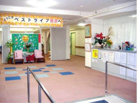 ベストライフ所沢の玄関ホール。館内全てがバリアフリー設計となっておりますので、毎日を不自由なくお過ごしいただけます。