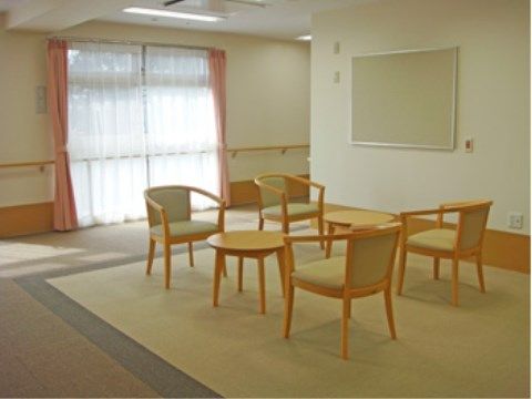 ベストライフ朝霞の談話コーナー。毎日多くの入居者さまと楽しくお過ごしいただける背t日も整っております。