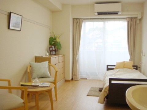 「ラ・ヴィ南浦和Ⅱ」の居室。緊急コールを各部屋に、設置しており緊急時に他負いできる。