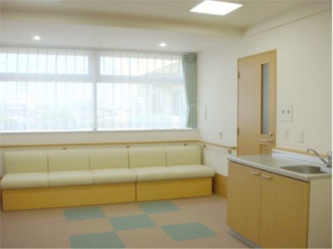 「ベストライフ三郷中央」の談話コーナー。来訪者が見えた際にも、こちらの談話コーナーを利用でき、お喋りしやすい。
