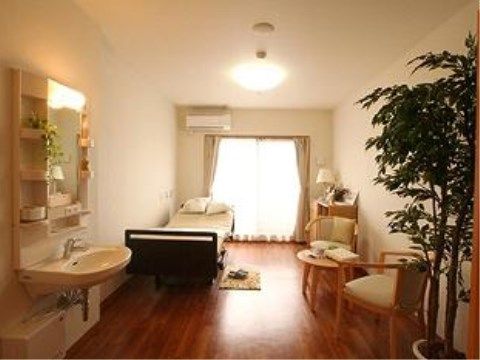 「ベストライフ沼津」の居室。照明はLEDを採用し、隅々まで明るく照らしてくれる。