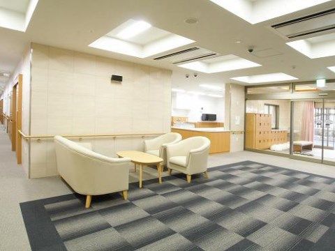 「ベストライフ浜松和合」の談話コーナー。来訪者の方もくつろぎながら、お喋りができる談話できる家具を設置。