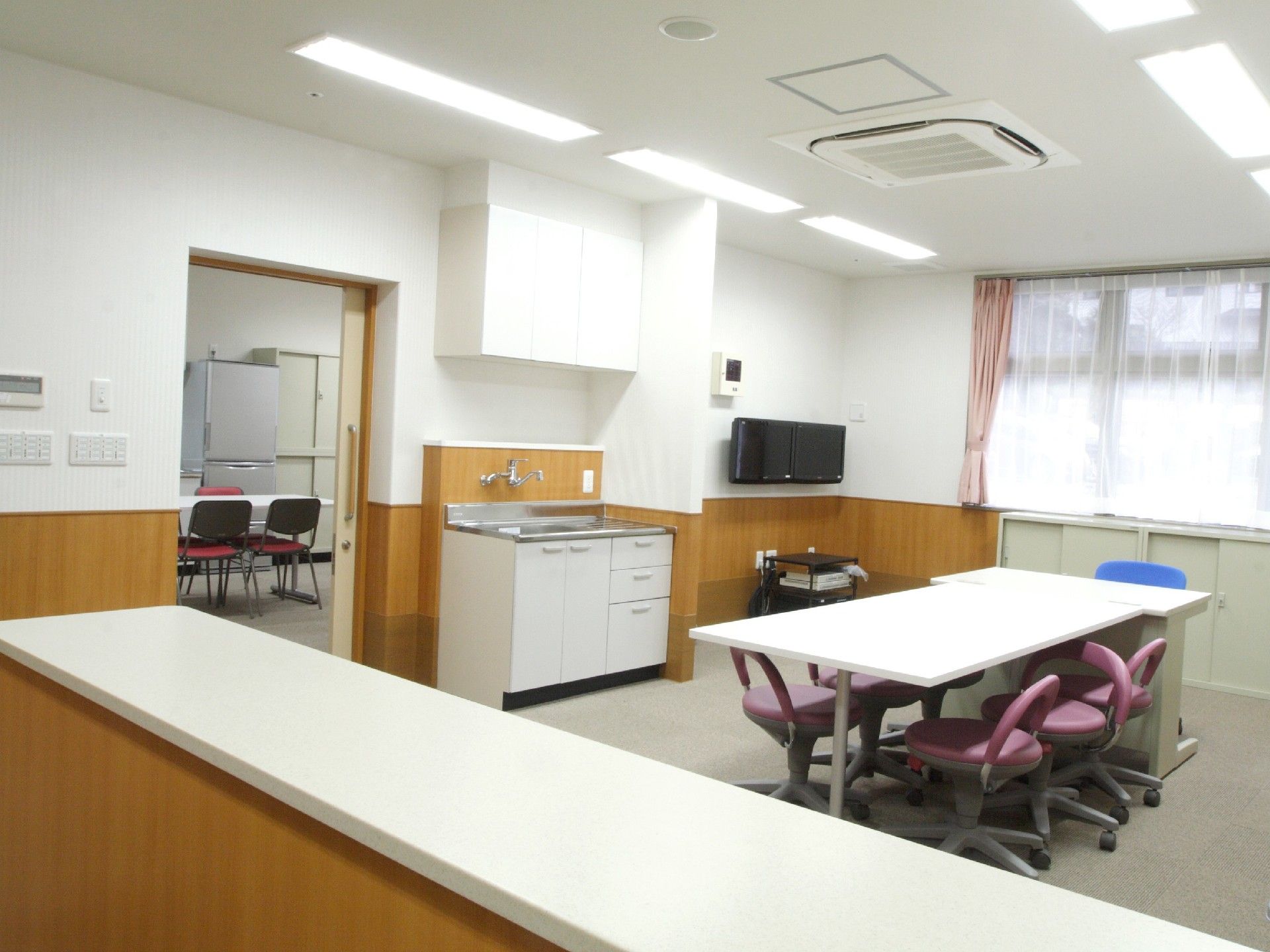 「ベストライフ浜松和合」のヘルパーステーション。環境が良く、換気や清潔に保たれたヘルパーステーションで仕事がしやすい。