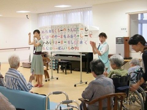 ベストライフ名古屋大高の音楽療法。専門講座も開設知ております。健康法のレクチャーもございますのでお気軽にご参加ください。