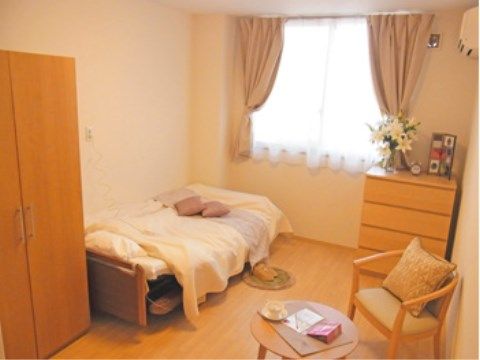 ベストライフ関目の居室。完全個室制となっている居室では、毎日を自分だけの時間としてお過ごしいただけます。