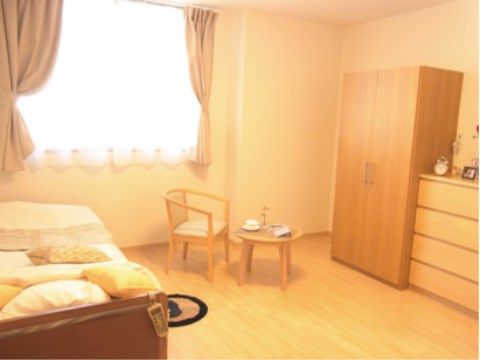 ベストライフ関目の居室。日々の生活が不自由にならないための環境がそろっております。快適な毎日をお送りください。