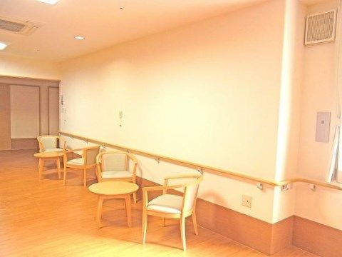 ベストライフ関目の談話コーナー。日々沢山の入居者様がおしゃべりを楽しむ憩いの場として賑わっております。