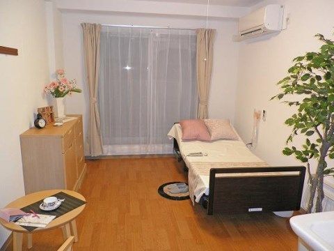 ベストライフ和泉中央の居室。完全個室制となっている居室では、毎日を自分のリズムで生活していただける環境が整っております。