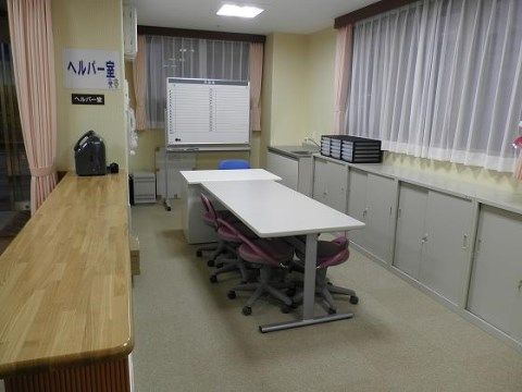 ベストライフ和泉中央のヘルパー室。緊急時にそなえ毎日24時間体制でスタッフがこちらで待機しております。