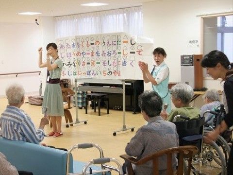 ベストライフ和泉中央の音楽療法。専門講師をお招きしての講習は健康に関する貴重なお話を聞くことができます。