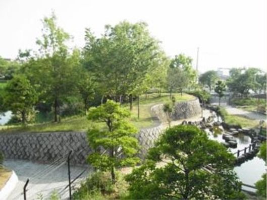 施設隣の成田公園