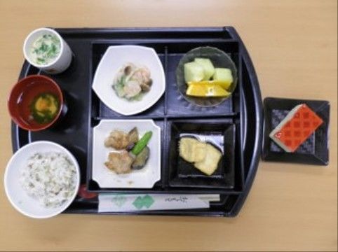 ベストライフ香里園の食事。毎日を楽しみにしていただける献立を栄養管理士の指導の下で作成しています。