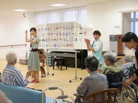 ベストライフ香里園の音楽療法。健康に関する貴重なお話を聞くことができます。より健康に過ごせるアドバイスがいただけます。