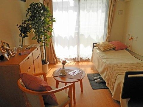 ベストライフ枚方の居室。毎日を自分のリズムで生活して頂ける環境を揃えております。快適な毎日をお送りください。