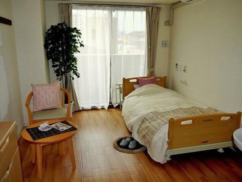 ベストライフ大阪あびこの居室。毎日を自分のリズムで生活できる環境を整えております。快適な日々をお送りください。