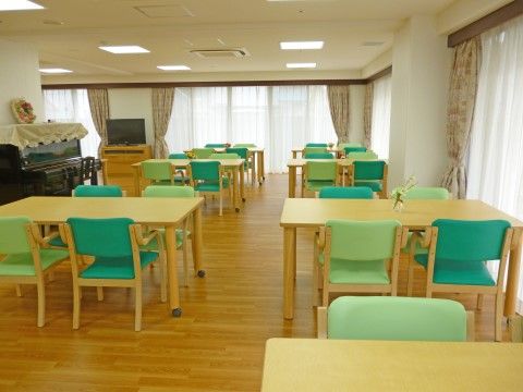 「ベストライフ南茨木」の食堂 栄養満点のお食事をお楽しみください。