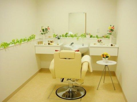 「ベストライフ富田林」の理美容室。施設内に理美容室があるので、気分に寄りヘアスタイルを変えたりできる。