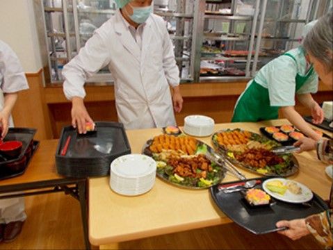 「ベストライフ堺北」昼食バイキング 普段の食事とは一風変わったお食事をお楽しみください。
