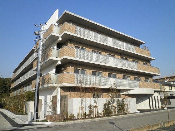 「ベストライフ西宮」の外観 少しでもご興味があれば、見学だけでも結構ですのでお越しください。