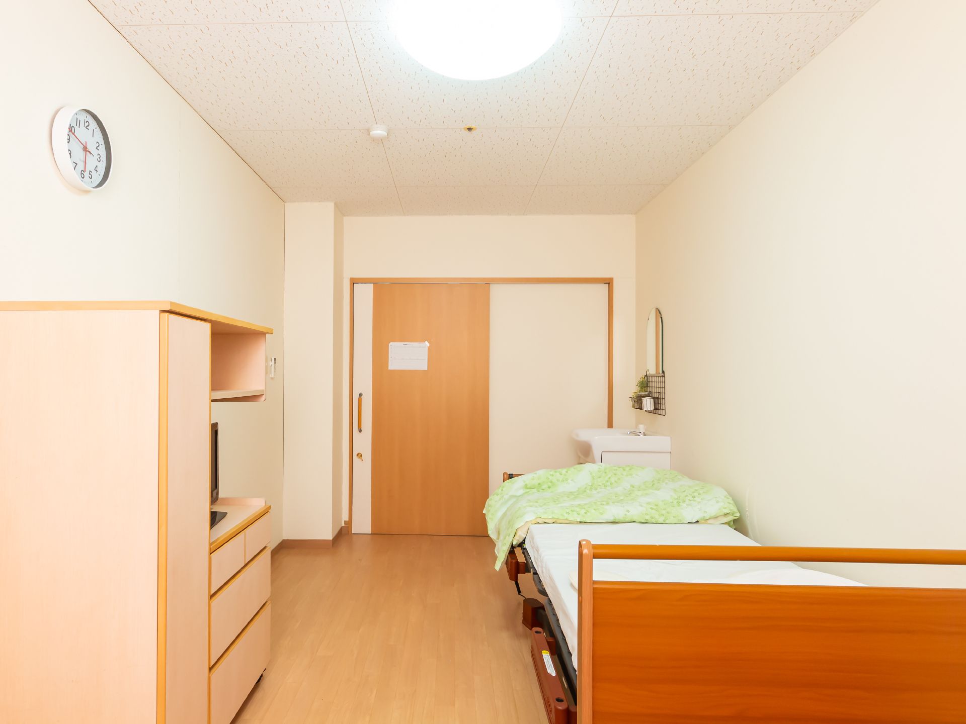 幅が広い入口の居室