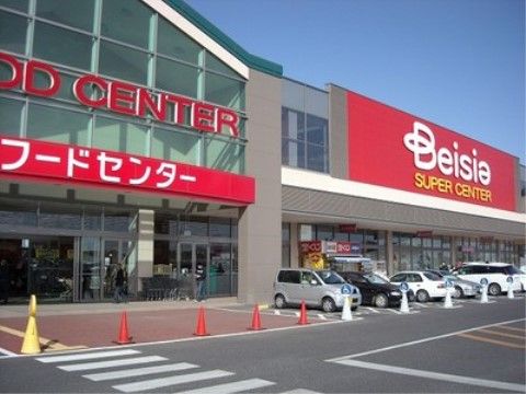 食料品や日常生活に必要なものが購入できるスーパーマーケットである。施設の近くにあり、便利である。大型駐車場もある。