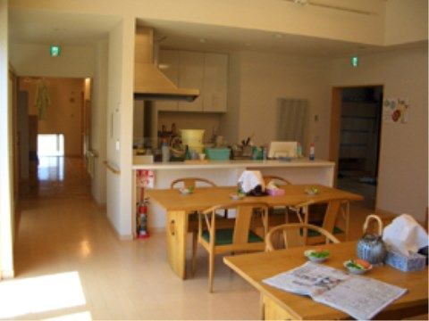 スタッフがご入居者様の様子を確認できるように設計されている対面キッチン