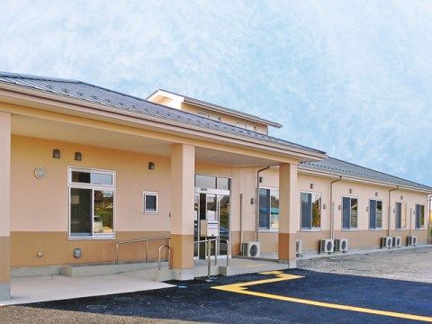 ゆったりとした外観の施設外観