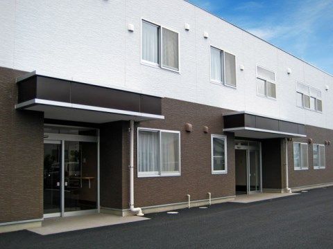 白と茶色の外観