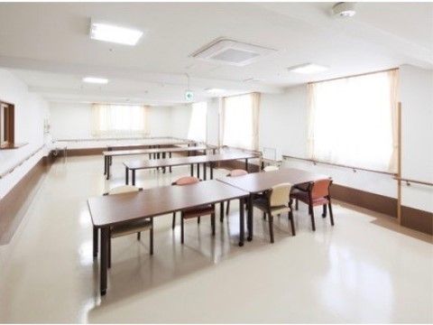 「ふるさとホーム熊谷」の食堂兼多目的室。イベントやレクリエーションを行う際は、こちらのお部屋を利用する。