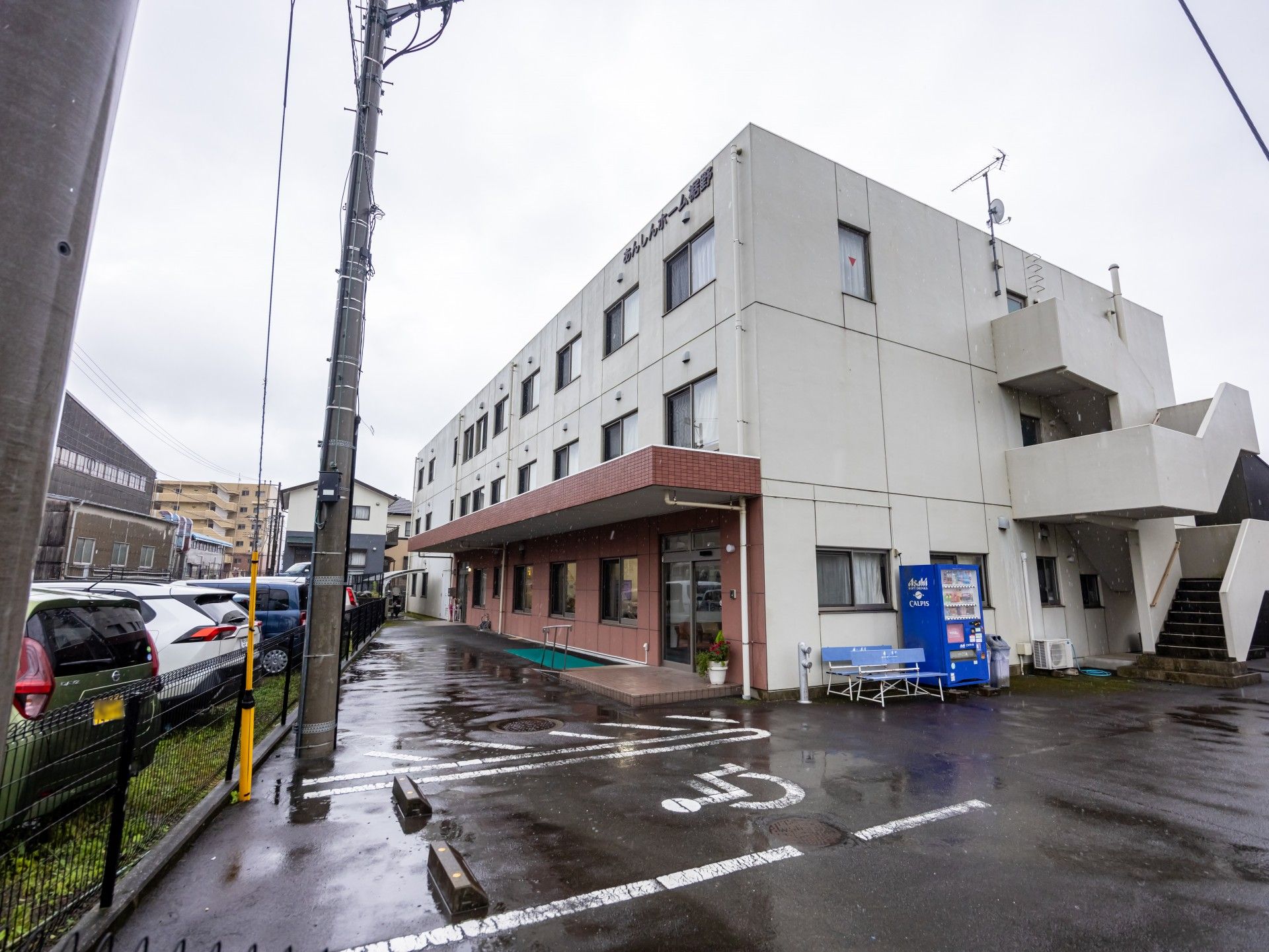 ゆったりとした入口の建物