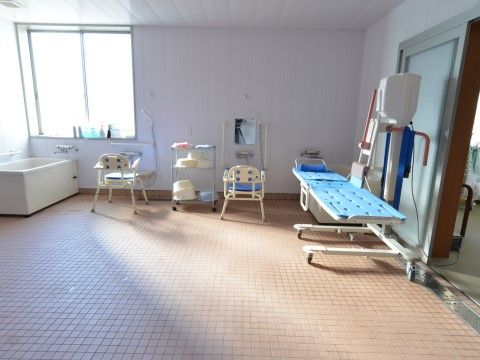 「ふるさとホーム北前橋」の浴室。介護レベルに合わせて、入浴方法を選択できる。