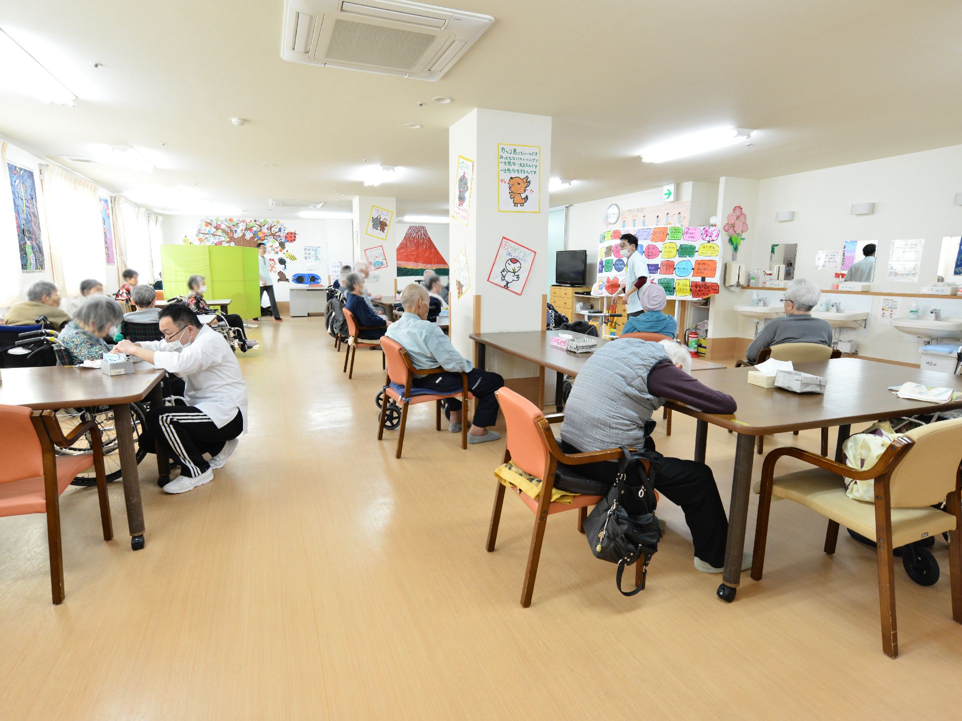 活気ある居合わせの場
