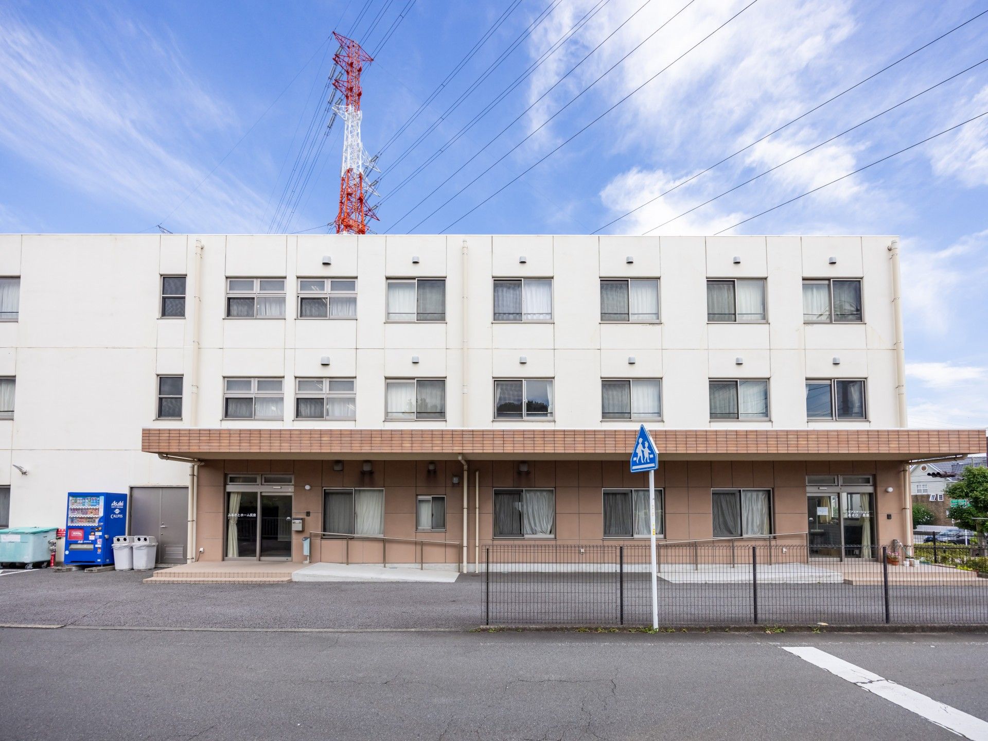 清潔感のある建物正面