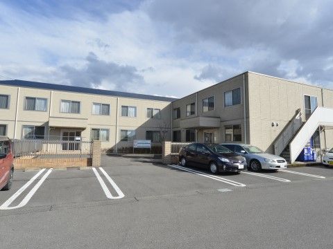 「ふるさとホーム鹿沼」の外観。落ち着いた住環境。