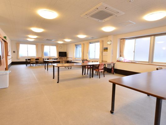 明るく広々とした一室