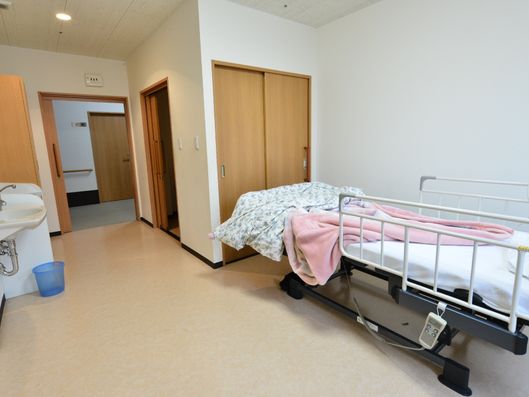 ゆったりとした出入口の個室