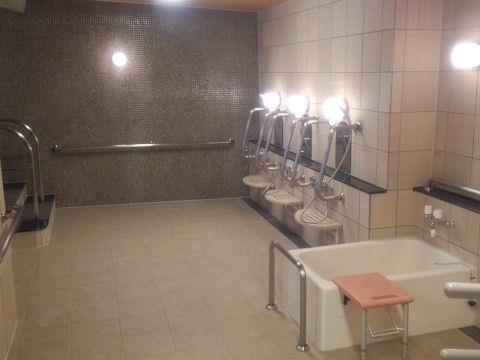 「ふるさとホーム高崎箕郷町」の浴室。温泉施設と似たような浴室も完備している。