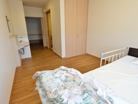 居室から廊下方面を見た様子