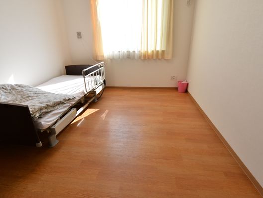 個室のベッド周辺