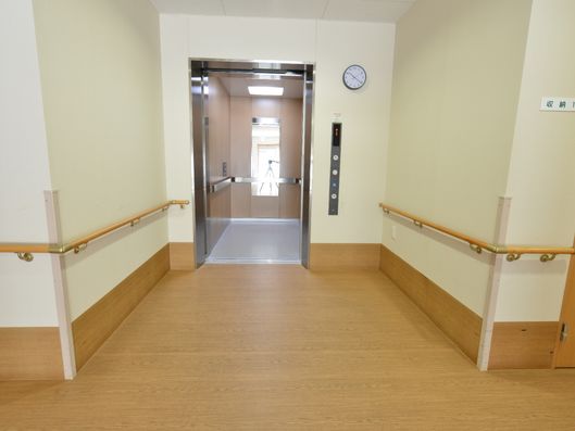 エレベーター前