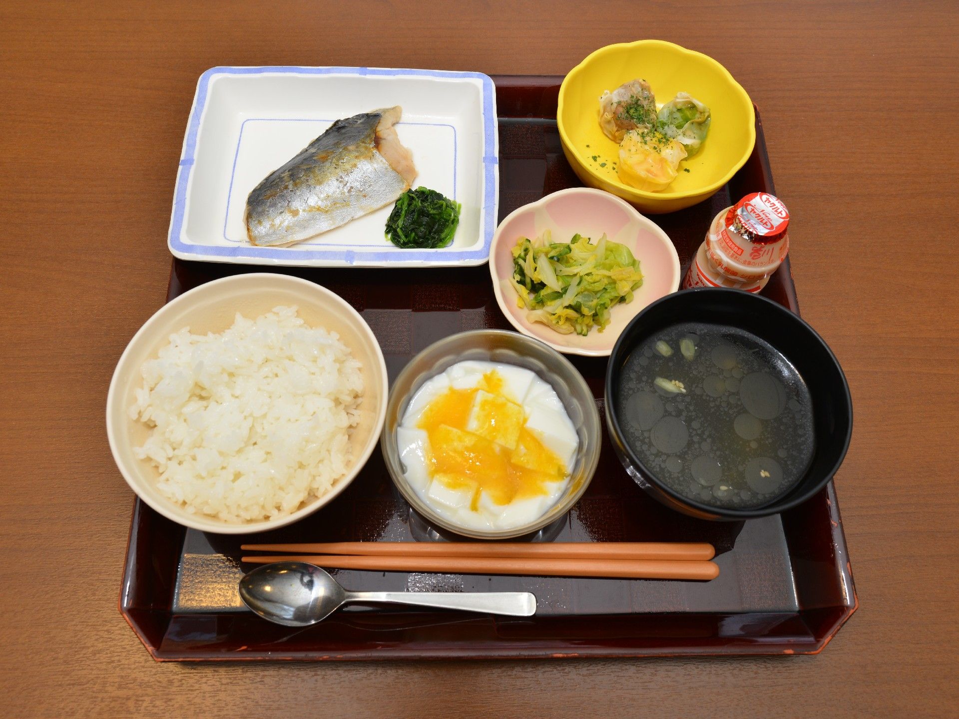 栄養バランスを考慮した、焼き魚の定食。