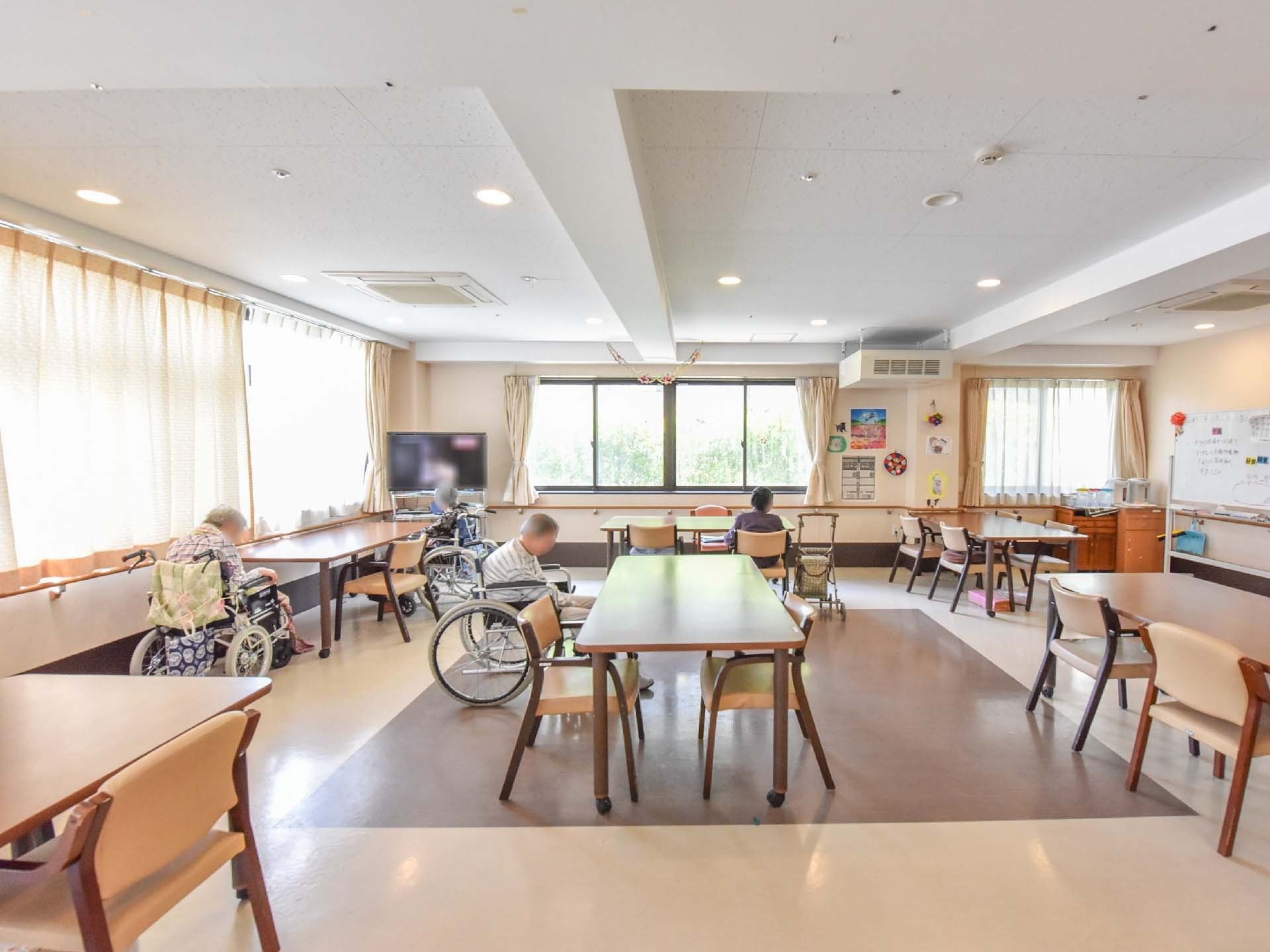 あんしんホーム草加の外観。毎日を自分らしくお過ごしいただける環境・設備を揃えております。