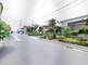 静かな住宅街の角地