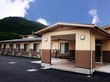 あんしんホーム小川の外観。大きくしっかりとした外観の当施設では、全館をバリアフリー設計としています。